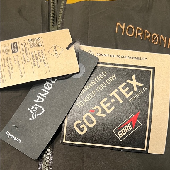 Norrøna Tamok Gore-Tex Women's Snowboard Jacket Rosin - Picture 7 of 16